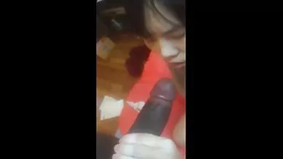 Fucks ក្មេងស្រីវ័យក្មេងនៅជិតម៉ាស៊ីន fucking