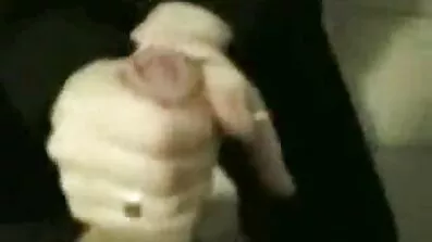 សក់អង្កាញ់ fucking pussy របស់នាង
