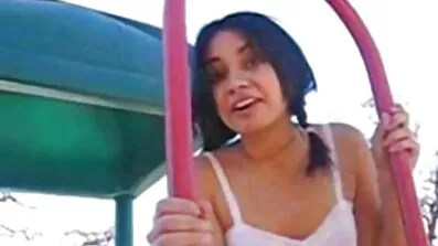 មិត្តរួម Insatiable fucked នៅក្នុងរន្ធតឹងរបស់ក្មេងស្រីម្នាក់