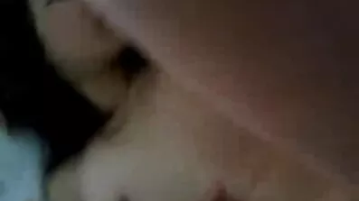 ទំពែកលិទ្ធ pussy របស់ស្ត្រីជាទីស្រឡាញ់របស់គាត់