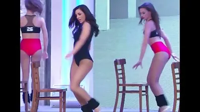 ស្បែក Ragazza ក្មេងស្រីតុក្កតាក្នុងខ្លាញ់សត្វលា fucking