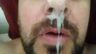 Fucked ប៍នដ៏ស្រស់ស្អាតនៅលើគ្រែរបស់នាង