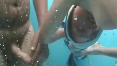 Horny តឹងញញួរផ្អៀងតឹង pussy