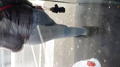 សូម pussy ជាមួយរំញ័រពណ៌សដ៏ធំមួយ
