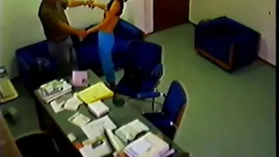 វ័យក្មេងមួយ fucking បងប្អូនស្រីពីរនាក់ដែលបានផ្តល់