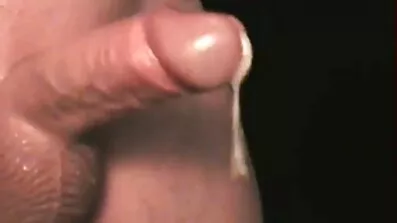 មុនពេលរួមភេទ,នាង licks pussy ឆ្ងាញ់របស់នាងជាមួយនឹងមាត់របស់នាង