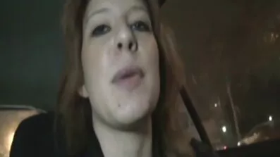 Nigga ទាញស្គមស្គាំងប៉ាន់ស្មាននៅលើមាន់ខ្មៅធំ