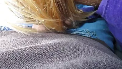 Chick មានទំនុកចិត្ត banged នៅលើរន្ធ fuck តឹង