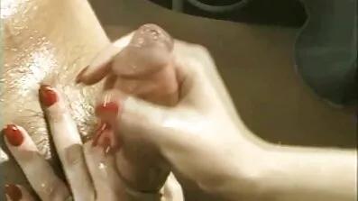 Macho Lascivious ត្រូវចំណាយពេលប្ដូរ fucking ស្ត្រីពីរនាក់