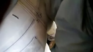 ស្ត្រីមេផ្ទះស្រស់ស្អាត fucked ដោយ dildo ធំ