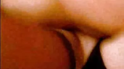 សិស្សងប់ងល់ fucking នៅក្នុងពពួកនៃការឈរមួយ