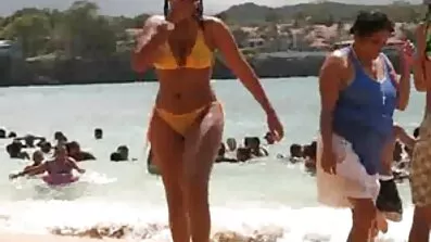 Stroking pussy និង fucking ជាមួយនឹងវ៉ែនតា mustache ដូចពេលវេលាចុងក្រោយ