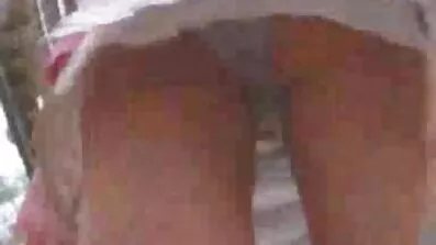 គួរឱ្យស្រលាញ់ redhead licks មាត់ផ្អៀងធំ