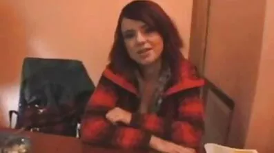Brunette និងប៍នទទួលបានទាញឡើង pussy