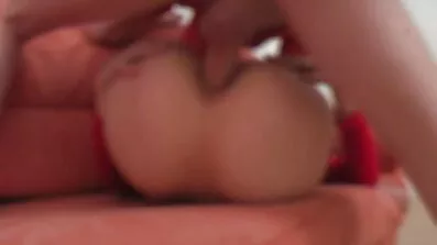 Chick សក់វែង fucked នៅក្នុង pussy ស្អាត