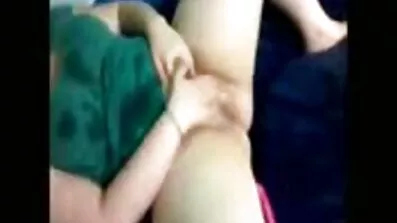 Fucked ជំនាញនៅក្នុង pussy របស់មិត្តវ័យក្មេង