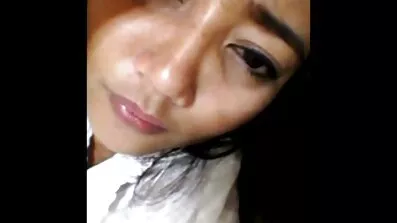 ដាក់នៅលើគ្រែនិង fuck មួយប៍នស្ដើង