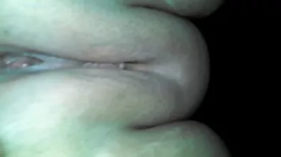នៅលើគ្រែបុរសម្នាក់បៃតង fucks មហាវិទ្យាល័យក្មេងស្រី