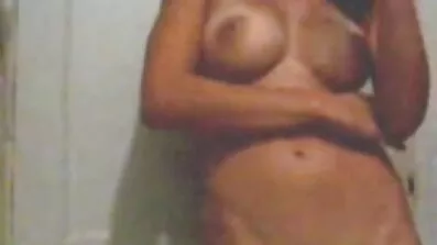 ក្តៅ macho fucks មិត្តភក្តិរបស់អ្នកជិតខាងរបស់គាត់មានការលំបាកសម្រាប់ថ្ងៃ