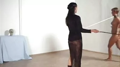 អង្គុយនិង fucked នៅក្នុង pussy របស់ក្មេងស្រីម្នាក់