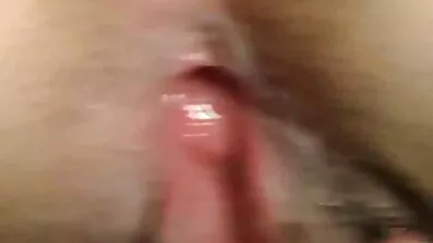 ពេញចិត្តដោយខ្លួនឯង pussy ជាមួយប្រដាប់ក្មេងលេង