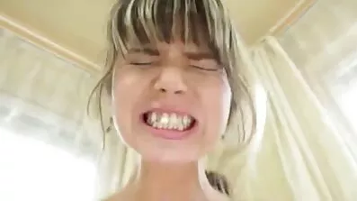 ព្រះនាងស្ដើងភ្លក់ Pissing ខ្មៅ
