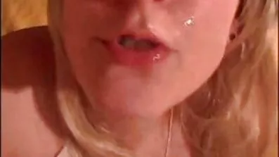 មិត្តប្រុស Fucked ផ្លូវភេទមិត្តស្រីនៅក្នុងចំណតនេះ