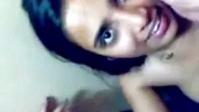 Dudes horny បួននាក់បានព្យាបាលដោយមាន់ទង់ដែង