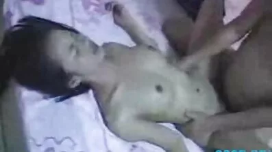 Fucks បុរសម្នាក់សាច់ដុំជាមួយនឹងការពេញចិត្តរបស់គាត់ Kraley