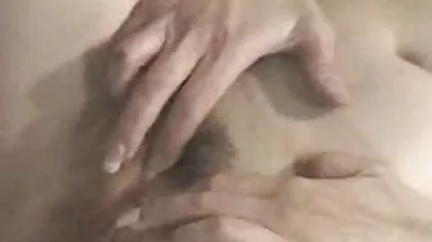 Fucks នៅក្នុង outerwear ក្មេងស្រី